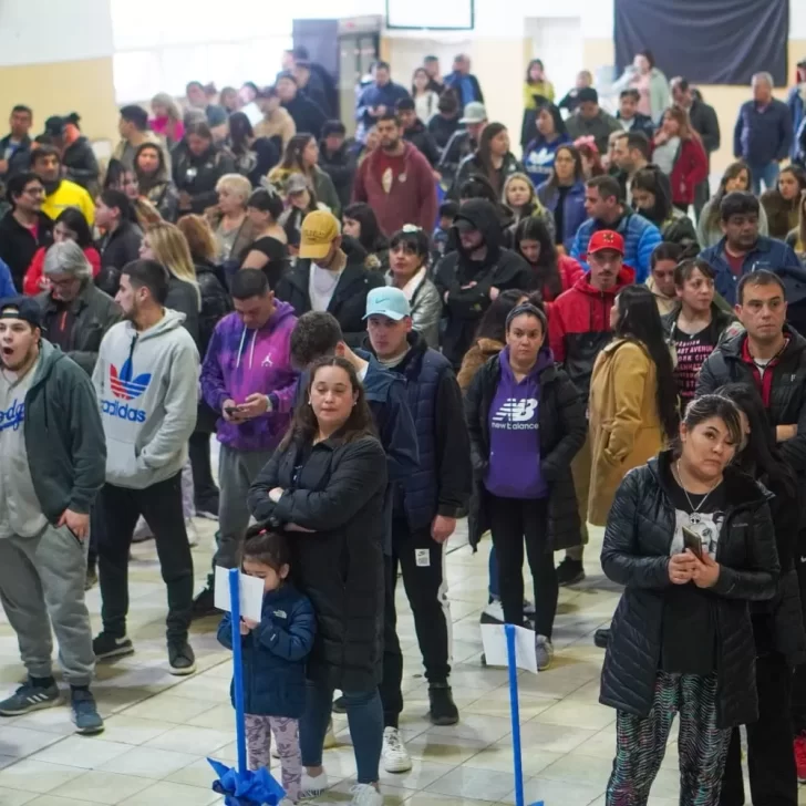 Elecciones en Santa Cruz: una hora y media después del cierre, los últimos electores terminan de votar