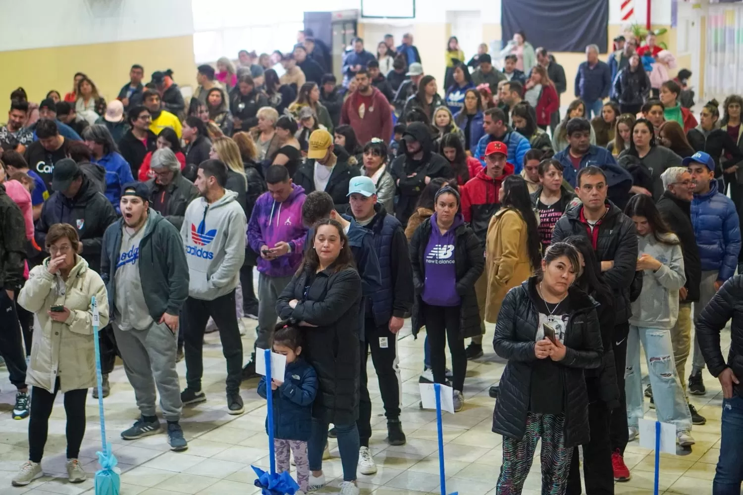 Elecciones en Santa Cruz: una hora y media después del cierre, los últimos electores terminan de votar