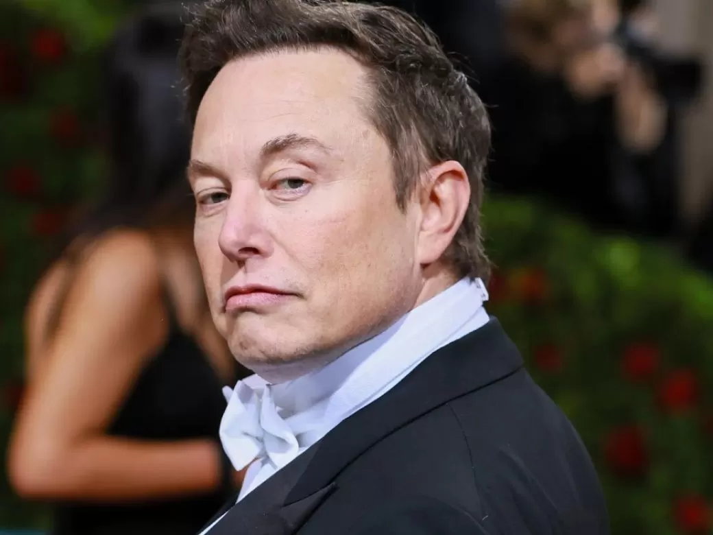 Demandan a una empresa de Elon Musk por discriminación laboral contra refugiados