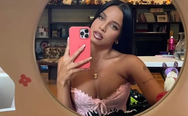 Emilia Mernes fue criticada por unas fotos que sexualizan la infancia y la compararon con la campaña de “Balenciaga”