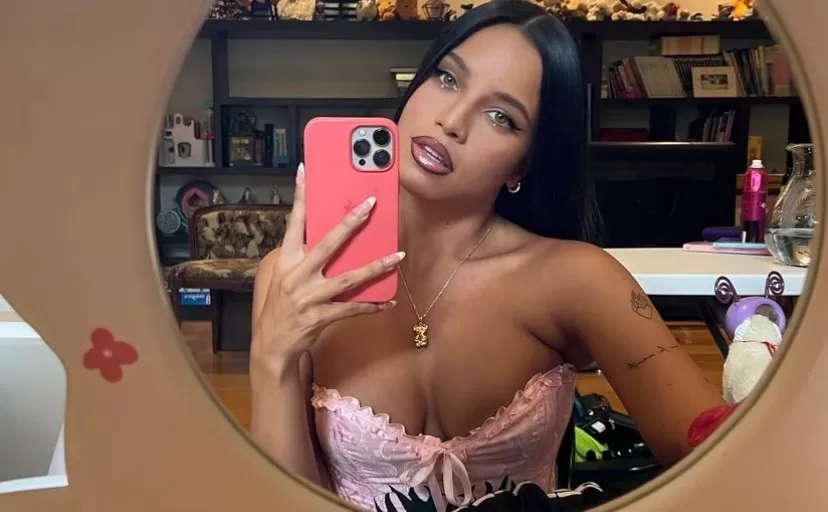 Emilia Mernes fue criticada por unas fotos que sexualizan la infancia y la compararon con la campaña de “Balenciaga”