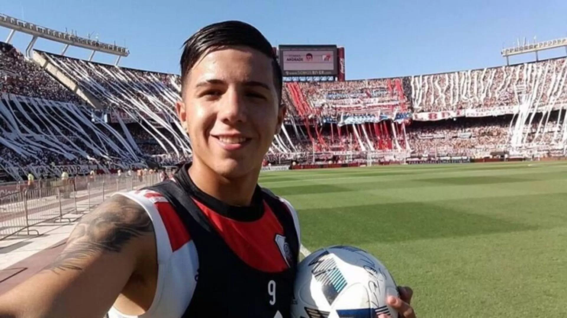 La postal de un Enzo Fernández alcanzapelotas 7 años atrás, que vuelve locos a los hinchas de River