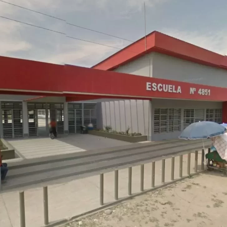 Un nene de 11 años defendió a su maestra y atacó a cintazos a un ladrón