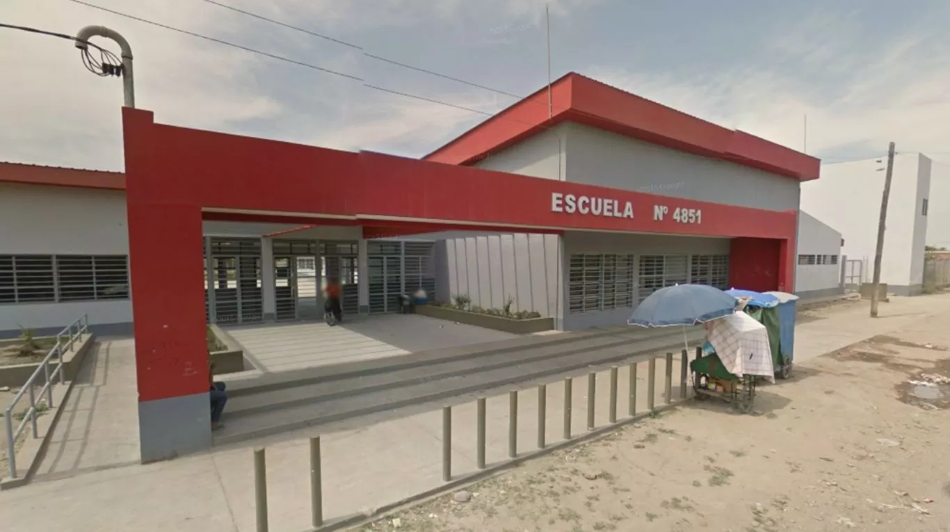 Un nene de 11 años defendió a su maestra y atacó a cintazos a un ladrón