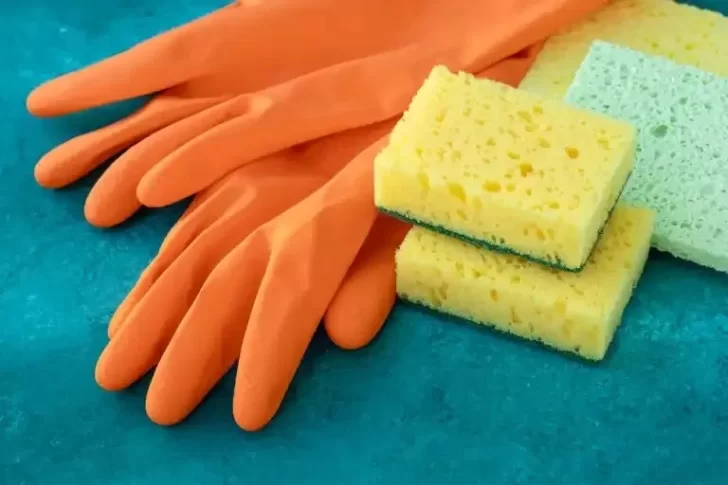 Cómo desinfectar correctamente la esponja para lavar platos