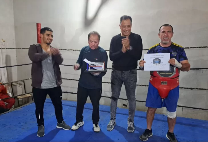 Eugenio Quiroga visitó la Academia de Boxeo Cuello: “Felicito el esfuerzo realizado en la contención de las juventudes”
