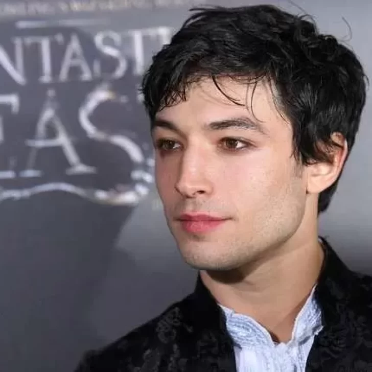 El actor Ezra Miller fue arrestado en Hawái por segunda vez en un mes por golpear a una mujer