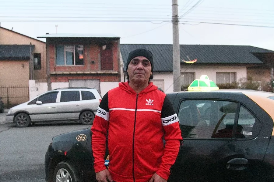 Fabio Barría, el “tachero” que rescató a dos familias del incendio de “los 400” Fabio Barría, el “tachero” que rescató a dos familias del incendio de “los 400”