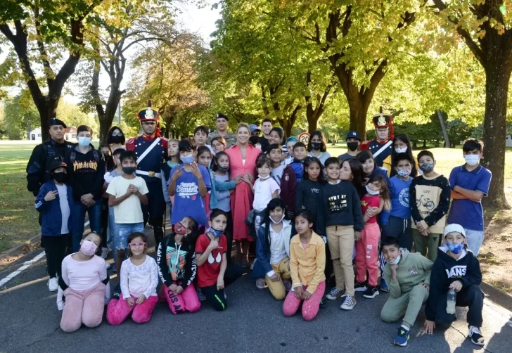 Fabiola Yáñez recibió en la Quinta de Olivos a chicas y chicos de la ONG “Somos Familia”