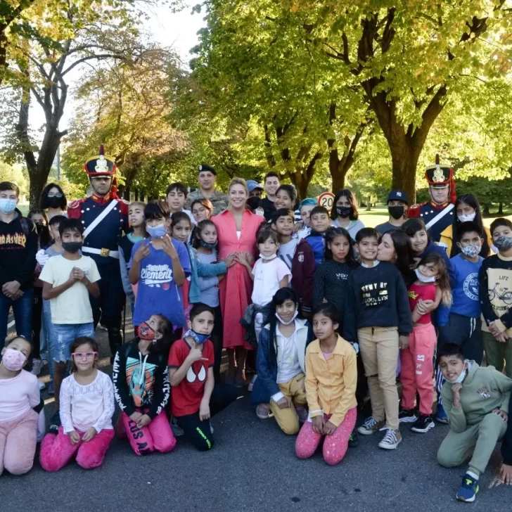 Fabiola Yáñez recibió en la Quinta de Olivos a chicas y chicos de la ONG “Somos Familia”