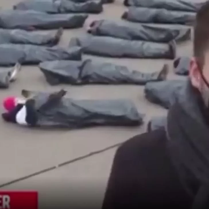 Video viral muestra falsos cadáveres en la guerra Rusia-Ucrania, pero se trata de una “fake news” Video viral muestra falsos cadáveres en la guerra Rusia-Ucrania, pero se trata de una “fake news”