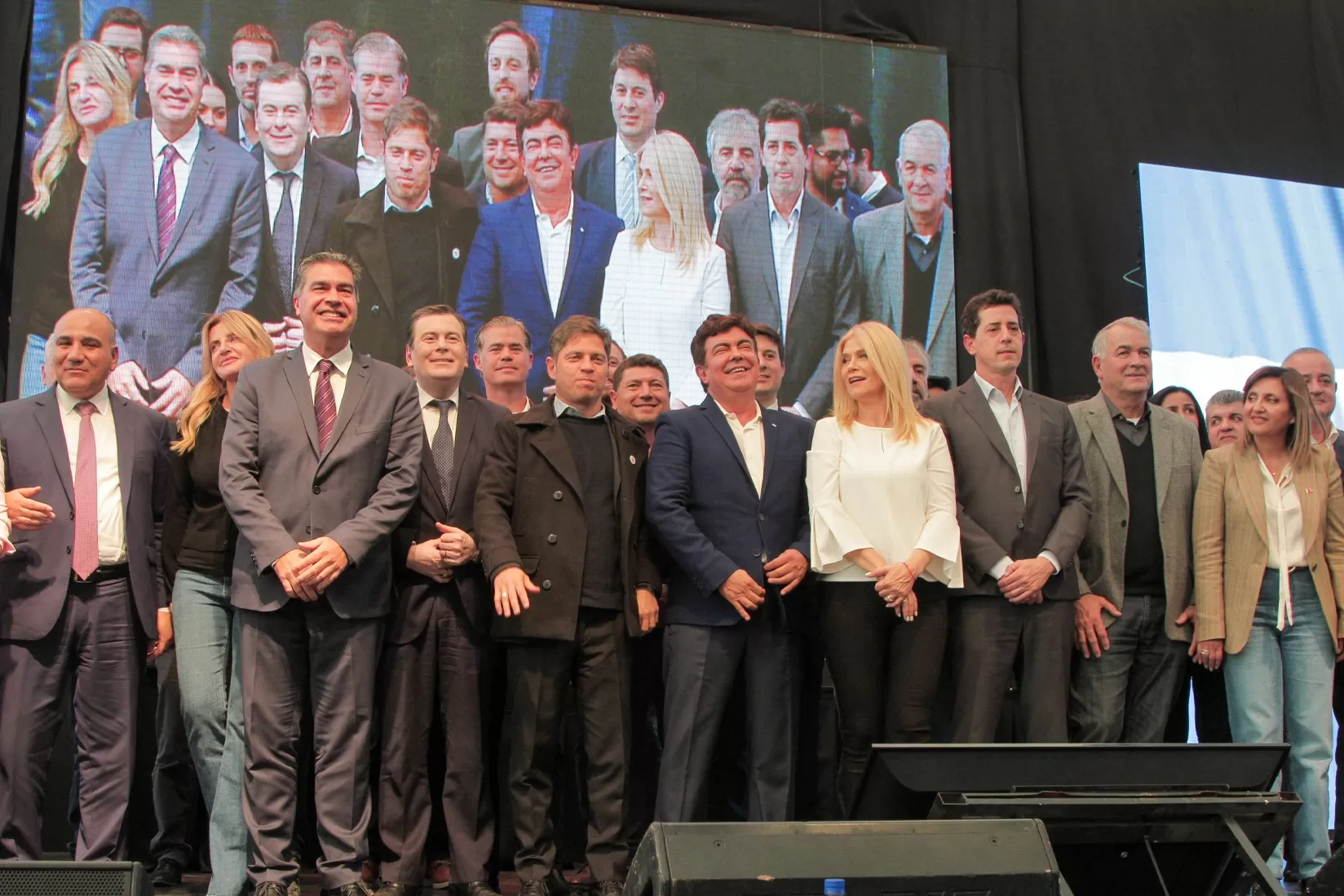 Intendentes de todo el país respaldaron el pedido de juicio político a la Corte Suprema Intendentes de todo el país respaldaron el pedido de juicio político a la Corte Suprema