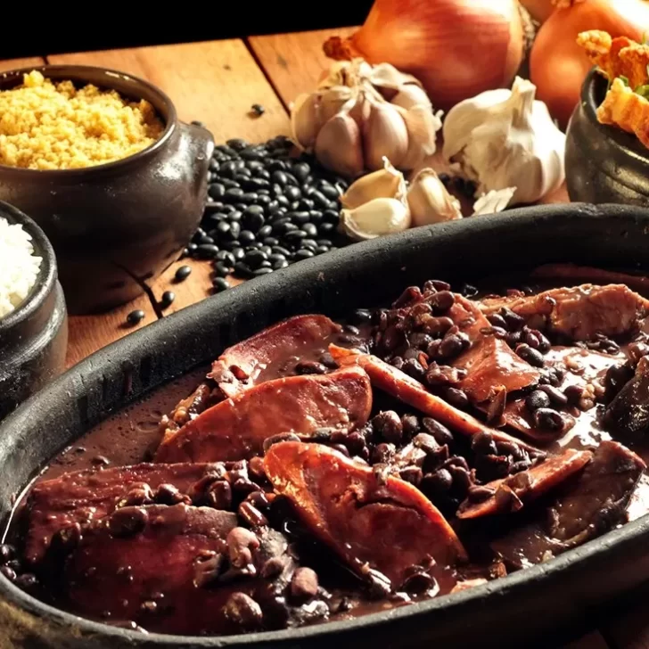 Receta de feijoada: el plato nacional de Brasil y símbolo del Carnaval