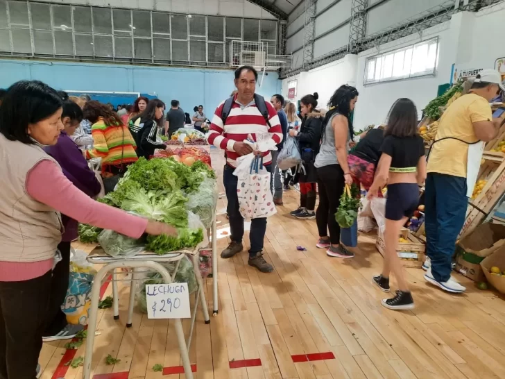 “A Tu Puerta”: la feria que lleva alivio al bolsillo en Caleta Olivia