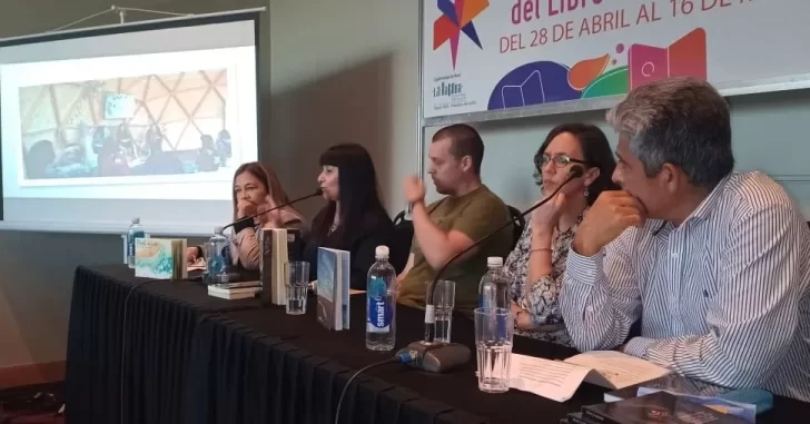 Escritores de Santa Cruz presentaron sus libros en la Feria del Libro de Buenos Aires