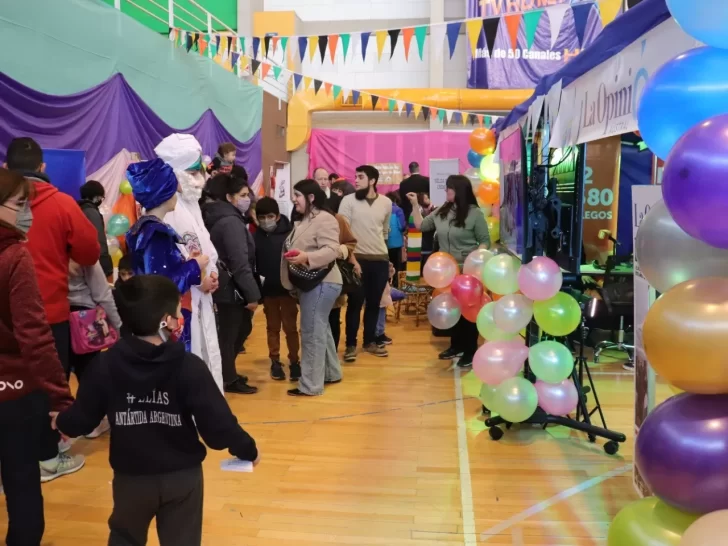 Fotogalería: Explotó el primer día de la Feria del Libro Infantil y Juvenil de Río Gallegos