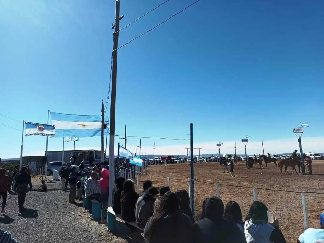 Apuñalaron por la espalda a un hombre durante una jineteada