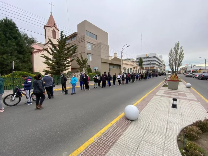 Furor por Stravaganza en Río Gallegos: enormes filas para retirar las entradas