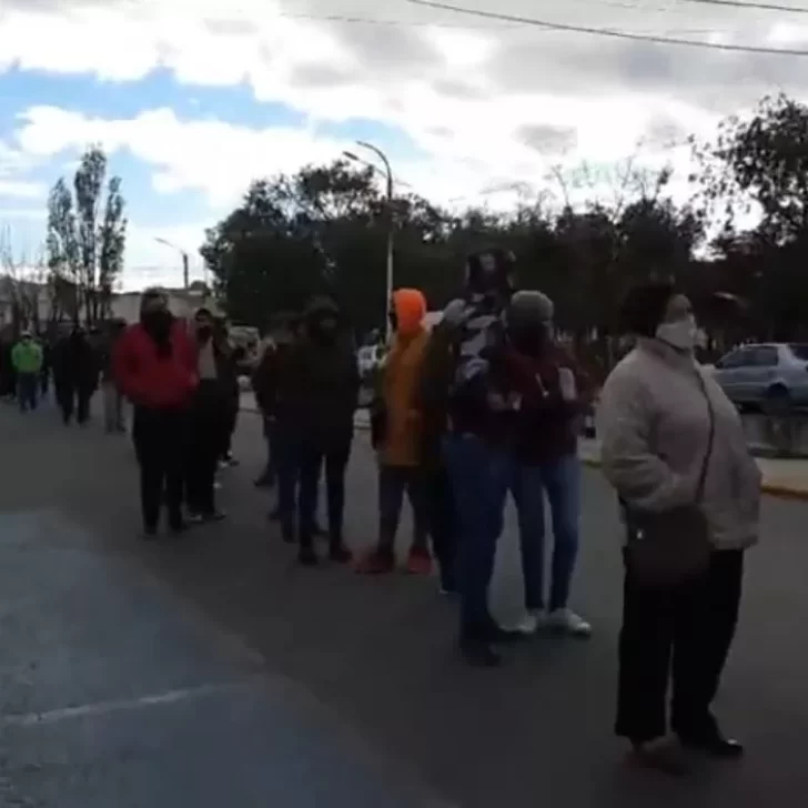 Stravaganza en Río Gallegos: largas filas en el último día para retirar entradas