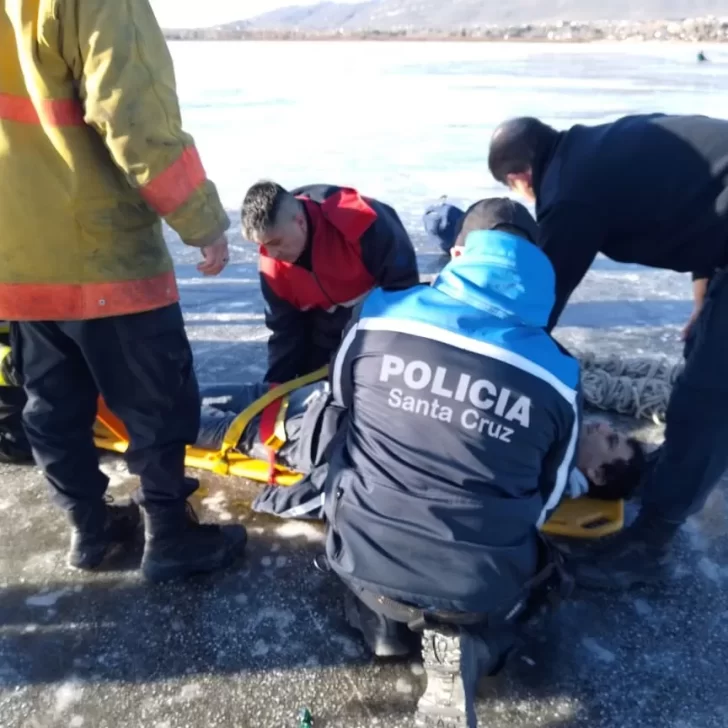 Rescataron a un hombre que se fracturó la pierna mientras patinaba en una pista de hielo