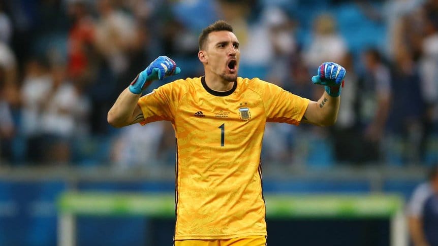 Eliminatorias Qatar 2022: ¿Por qué el Dibu Martínez no atajará este viernes y será reemplazado por Armani? Eliminatorias Qatar 2022: ¿Por qué el Dibu Martínez no atajará este viernes y será reemplazado por Armani?