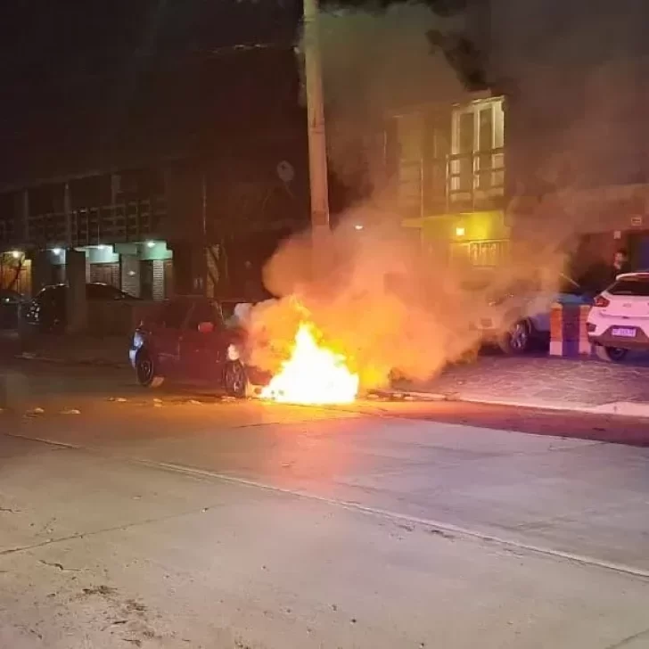 Insólito: su auto se prendió fuego minutos después de salir del taller mecánico