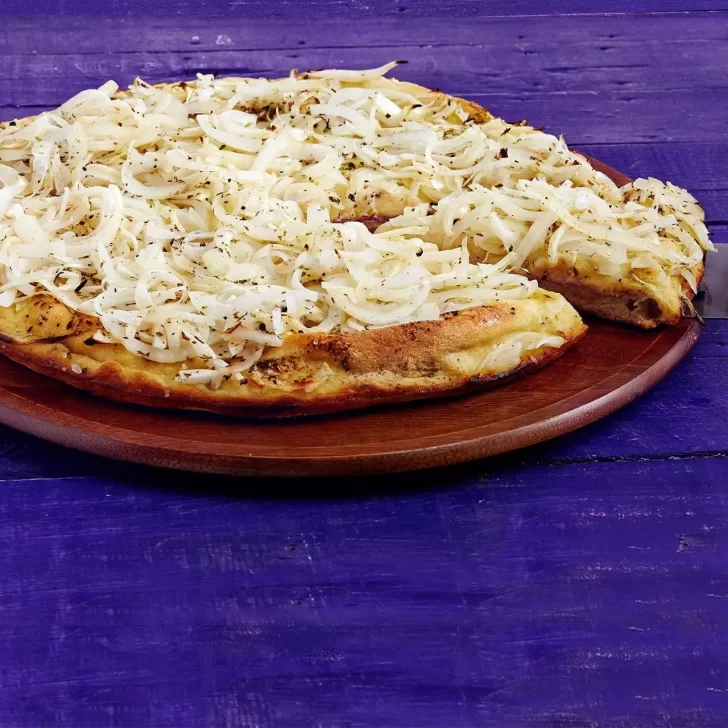 Receta de domingo: pizza fugazetta rellena de muzarella para compartir