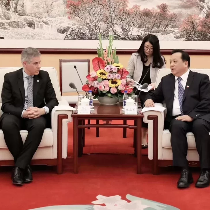 El presidente de YPF fue a China e invitó a invertir en los proyectos de GNL, Palermo Aike y Vaca Muerta