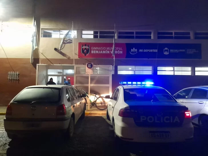 Tres jóvenes provocaron un principio de incendio en el gimnasio Benjamín Verón