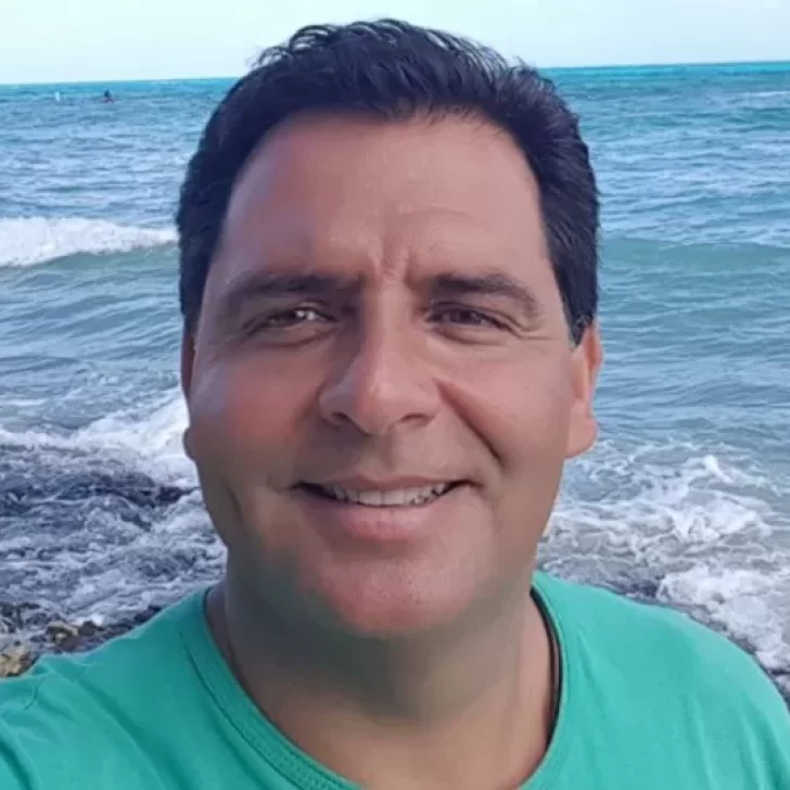 Un médico quiso ayudar a una vecina, cayó por el hueco del ascensor y falleció