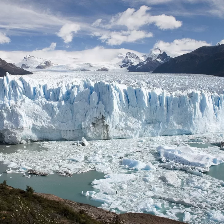 Video. Impactante desprendimiento del Glaciar Perito Moreno fue captado por los turistas