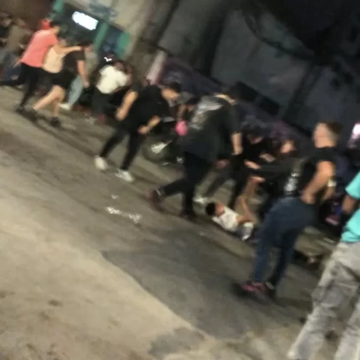 Un joven fue brutalmente golpeado y una chica le salvó la vida con RCP: “Fue como ver a Fernando Báez Sosa” Un joven fue brutalmente golpeado y una chica le salvó la vida con RCP: “Fue como ver a Fernando Báez Sosa”