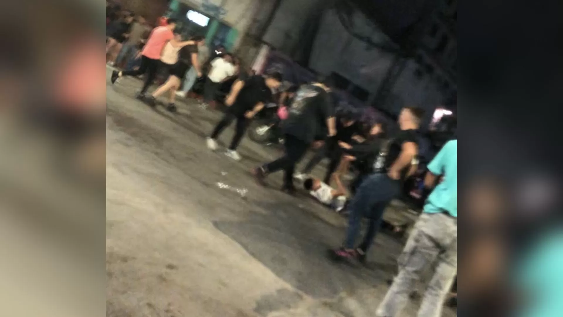 Un joven fue brutalmente golpeado y una chica le salvó la vida con RCP: “Fue como ver a Fernando Báez Sosa” Un joven fue brutalmente golpeado y una chica le salvó la vida con RCP: “Fue como ver a Fernando Báez Sosa”