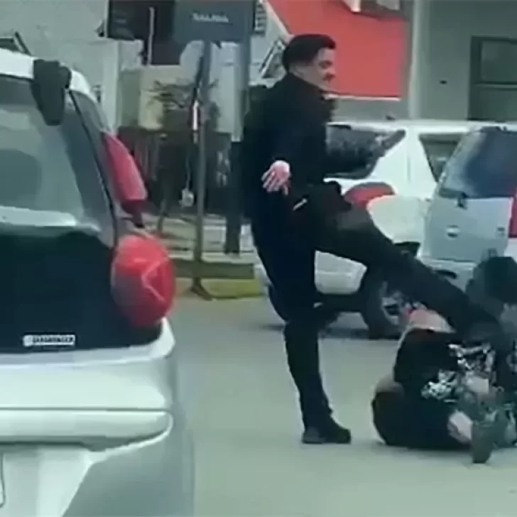Video. Un guardia de supermercado de Punta Arenas, golpeó brutalmente a un hombre que había intentado robar