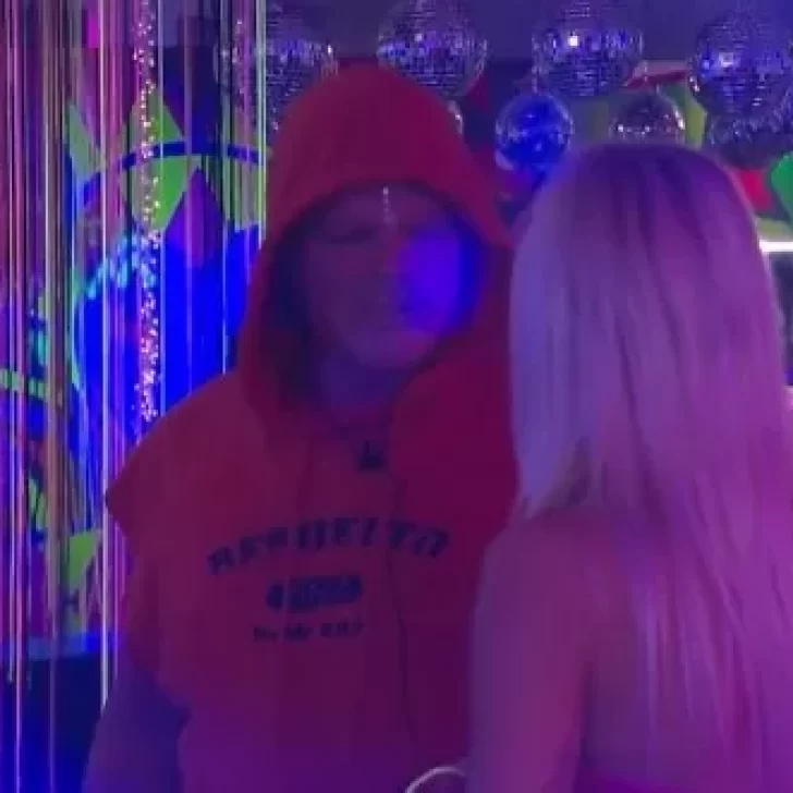 Alfa y Camila de Gran Hermano en una relación tóxica: beso, amenazas y reproches por ponerse una minifalda Alfa y Camila de Gran Hermano en una relación tóxica: beso, amenazas y reproches por ponerse una minifalda