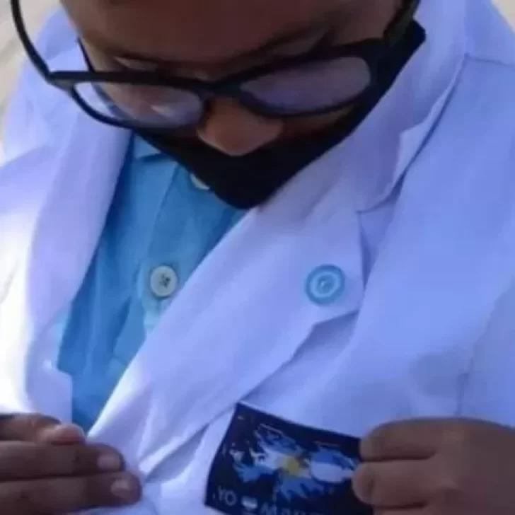 Malvinas en el pecho: se imprimirán 500 guardapolvos con la imagen de las islas Malvinas en el pecho: se imprimirán 500 guardapolvos con la imagen de las islas