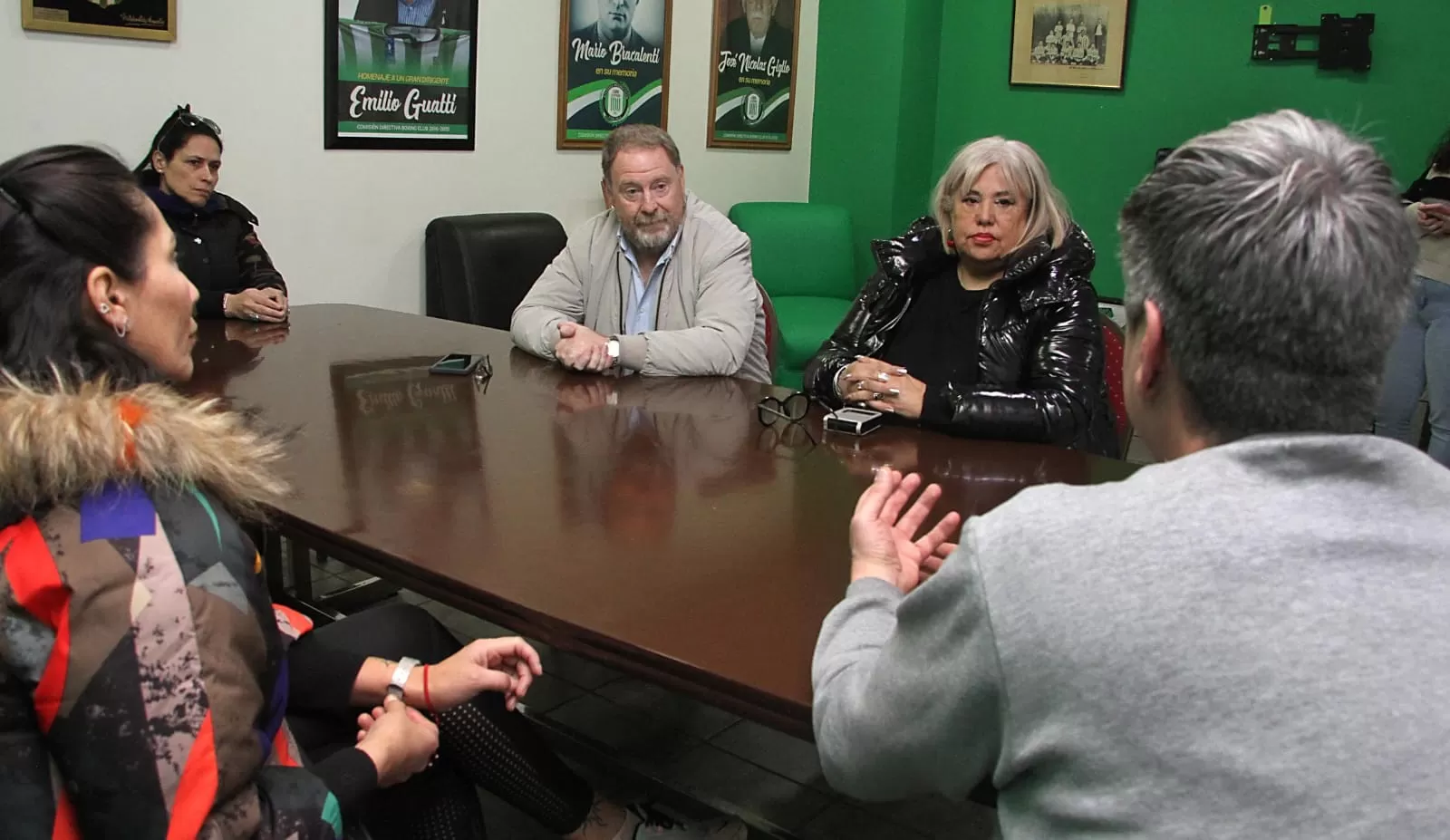 El candidato a gobernador de Santa Cruz Guillermo Polke estuvo en el Boxing Club: “Si los chicos no viajan, tampoco mejoran en el deporte”