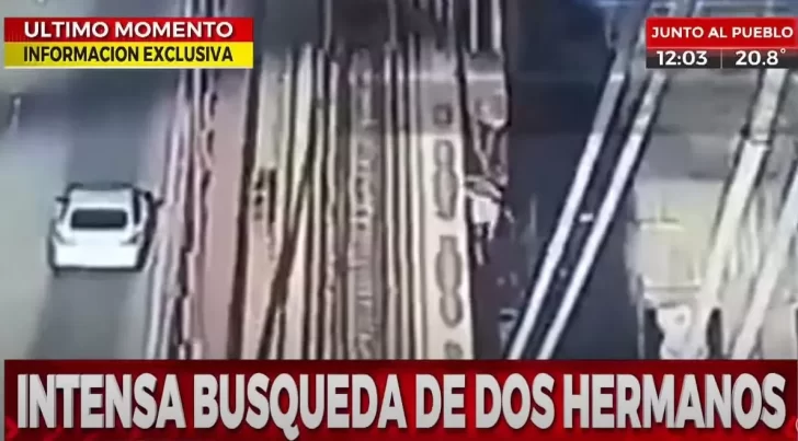 Video. Dos hermanos se tomaron de la mano y saltaron desde un puente al río Paraná
