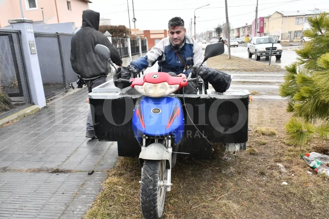 Debió usar silla de ruedas tras sufrir un violento robo y adaptó su moto: “Quería independencia”