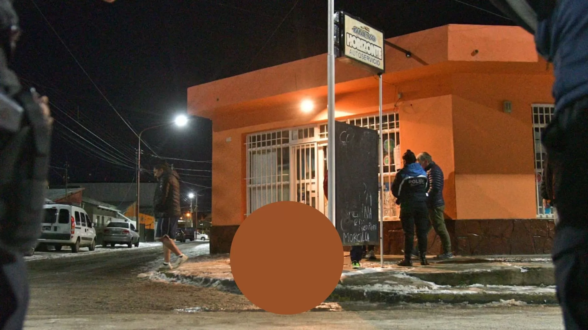 Un hombre murió al resbalar y golpear su cabeza en una vereda de Río Gallegos 