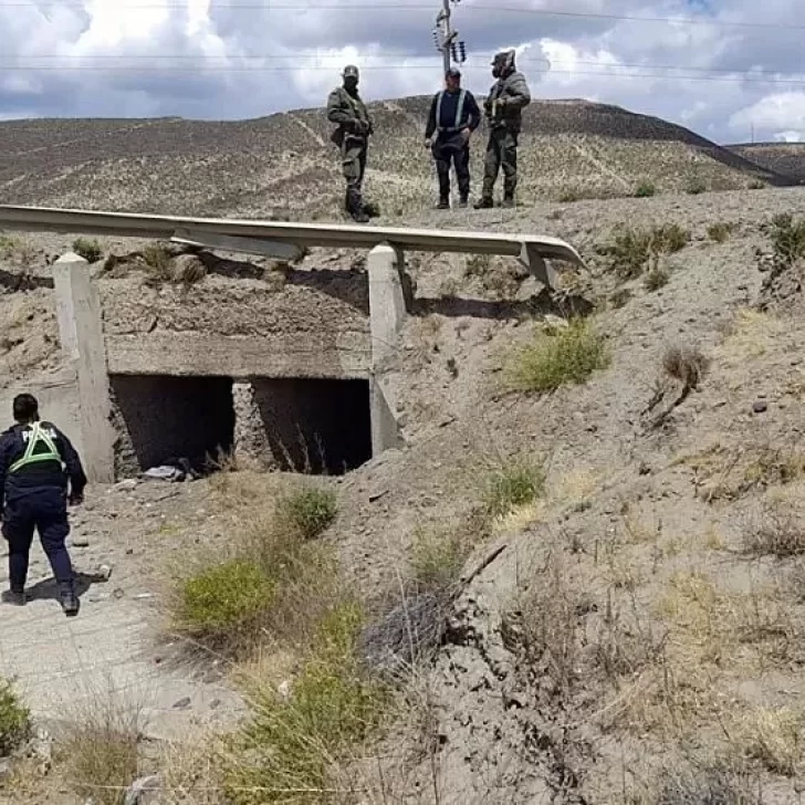 Un hombre de Río Gallegos bajó a orinar en la ruta y encontró el cadáver de una persona cerca de Comodoro