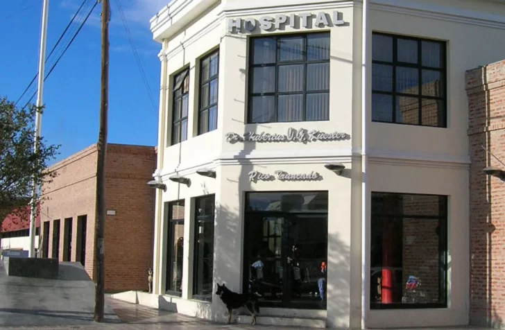 Insólito: Entró apuñalado al hospital pero no quiso decir quién lo atacó