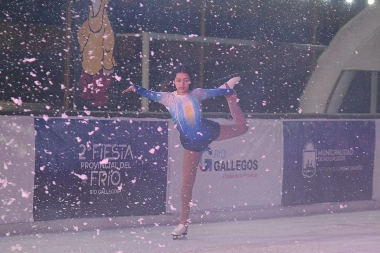 Abril Ortega inauguró la pista de patinaje sobre hielo en Río Gallegos