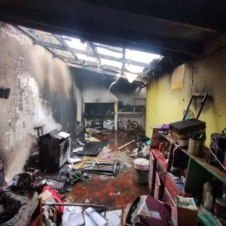 Rescataron a dos menores de un incendio en una vivienda del barrio Jorge Newbery