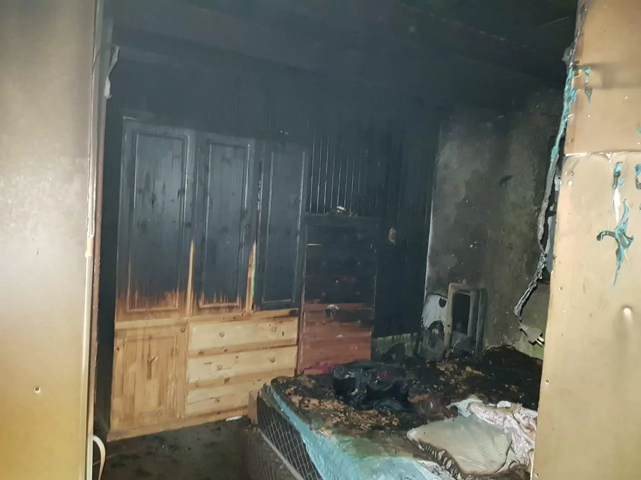 Un calefactor provocó el incendio de una vivienda: la propietaria debió ser trasladada al Hospital Zonal