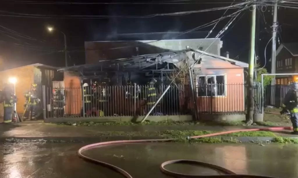 Tragedia en Punta Arenas: dos personas murieron tras un voraz incendio en una casa