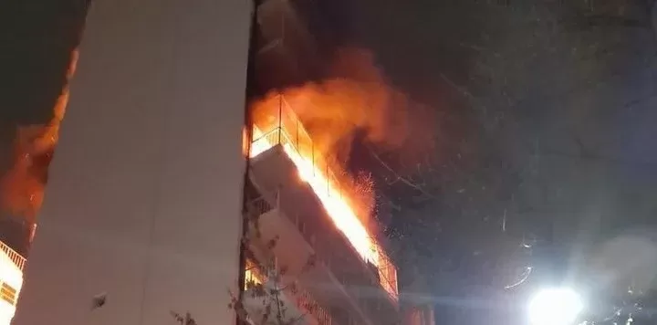 Voraz incendio en Recoleta: hay cinco muertos y al menos 18 heridos