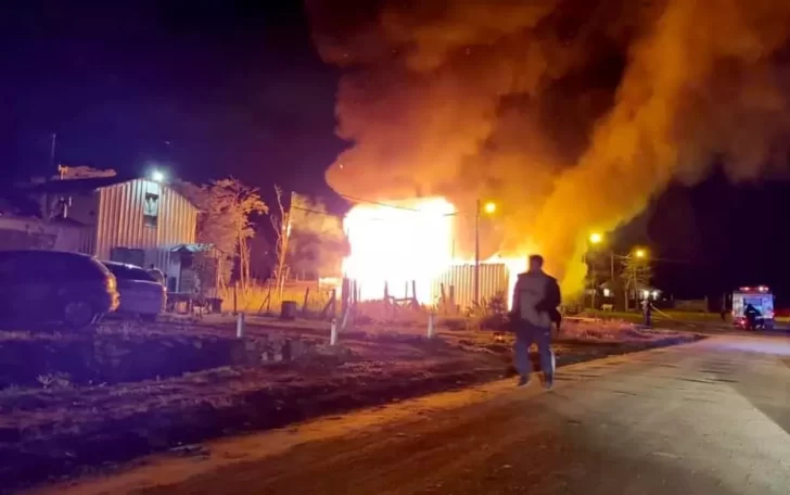 Trágico incendio en Ushuaia: tres menores de edad perdieron la vida