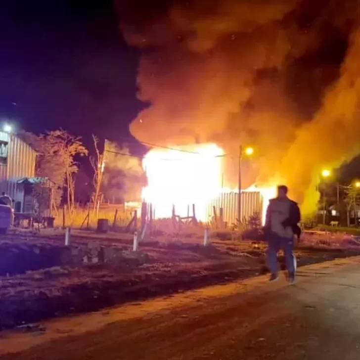 Trágico incendio en Ushuaia: tres menores de edad perdieron la vida