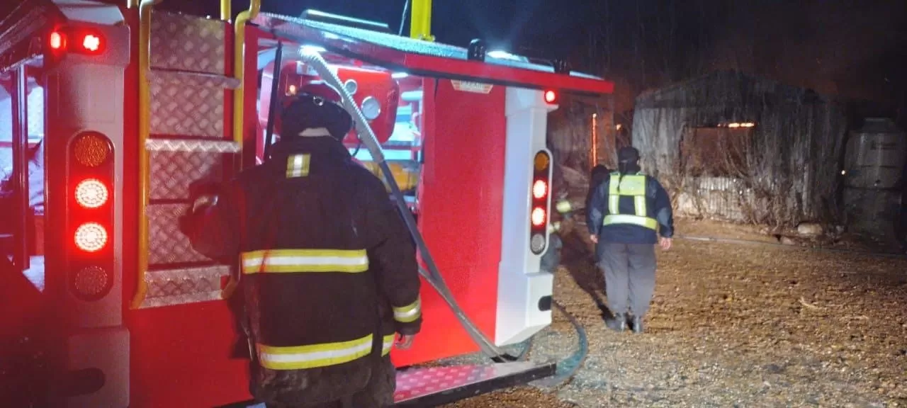 Por una salamandra mal instalada, se prendió fuego una vivienda en la estancia “El Osco” de Fitz Roy